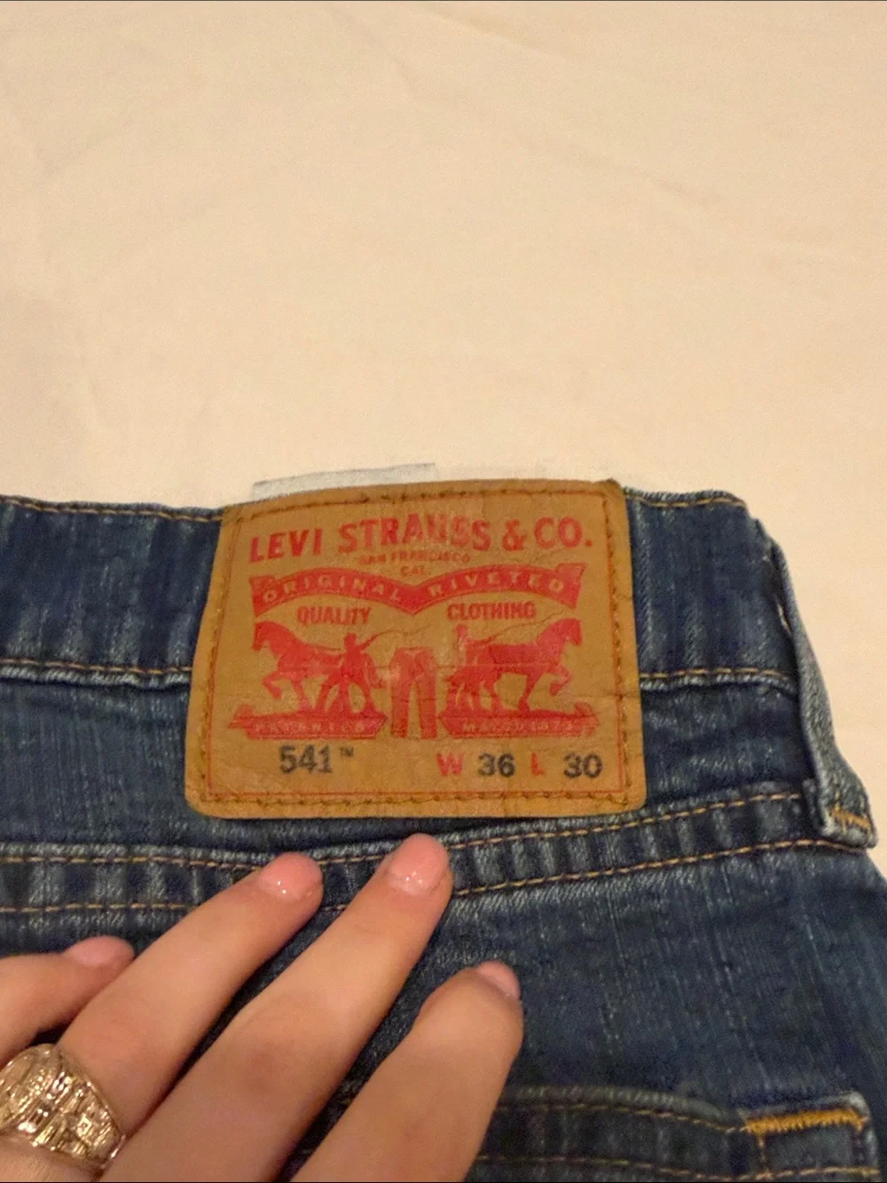 Levi's Men's Straight Jeans in Medium Blue Wash